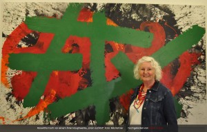 Roswitha Foch vor einem Ihrer Hauptwerke "Grün auf Rot" Foto: Nils Kehrer
